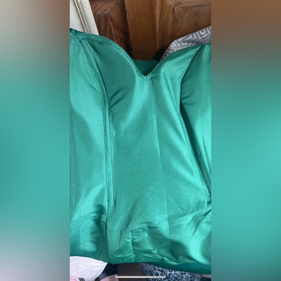 NWT Emerald Green wicked viewing party Dress Mermaid size 4-6 - Picture 7 of 7